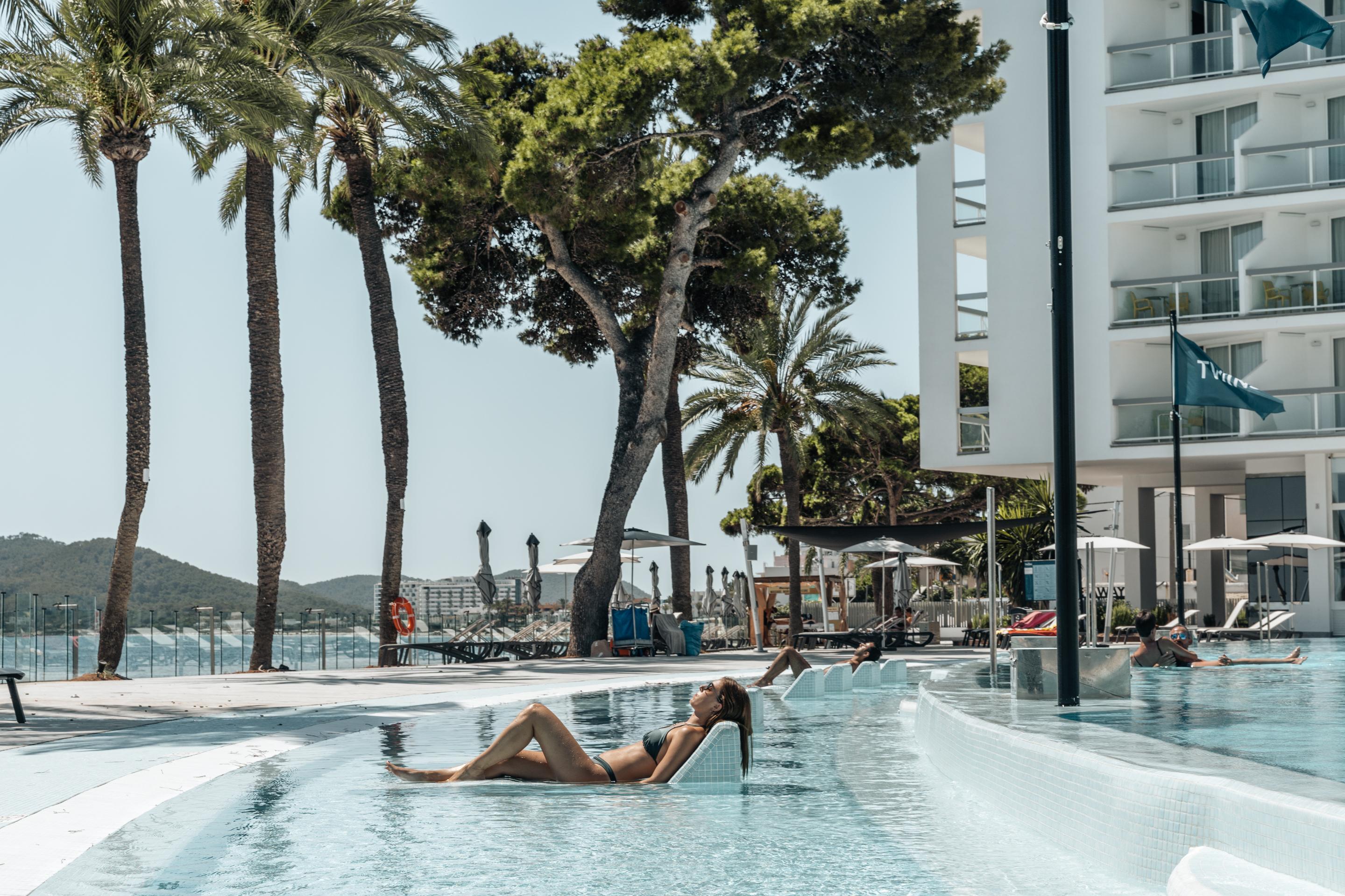 The Ibiza Twiins - 4* Sup Otel Playa d'en Bossa Dış mekan fotoğraf